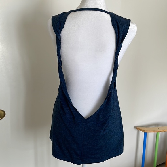 Lorna Jane Workout Top - Picture 2 of 4